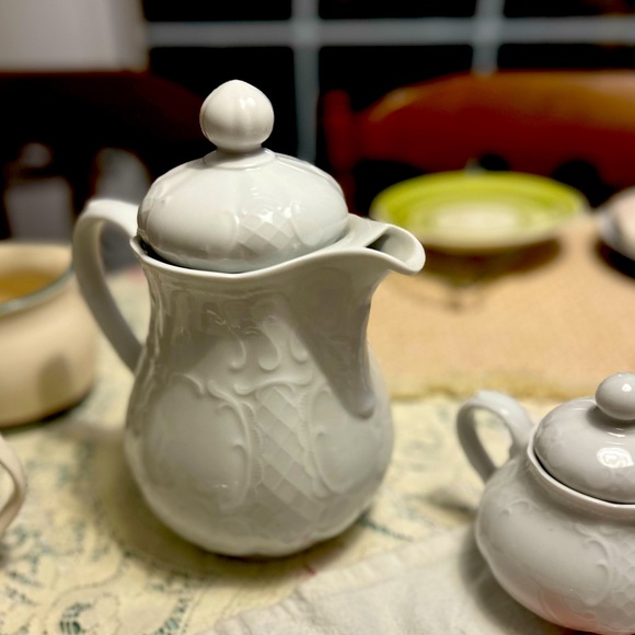 SELTMANN WEIDEN BAVARIA GERMANY WHITE EMBOSSED TEAPOT COFFEEPOT SALZBURG VIENNA - Picture 7 of 16
